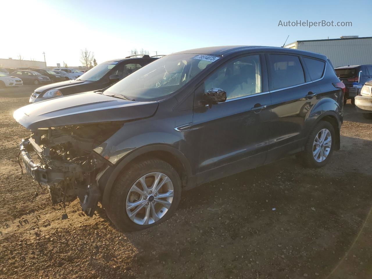 2019 Ford Escape Se Синий vin: 1FMCU9GD9KUB90127