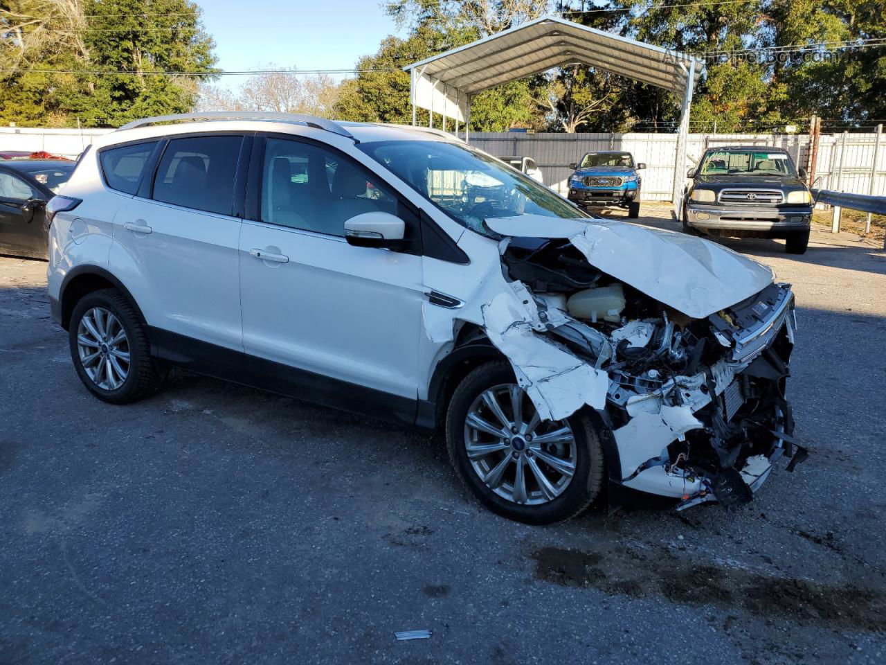 2017 Ford Escape Titanium White vin: 1FMCU9J94HUE54559