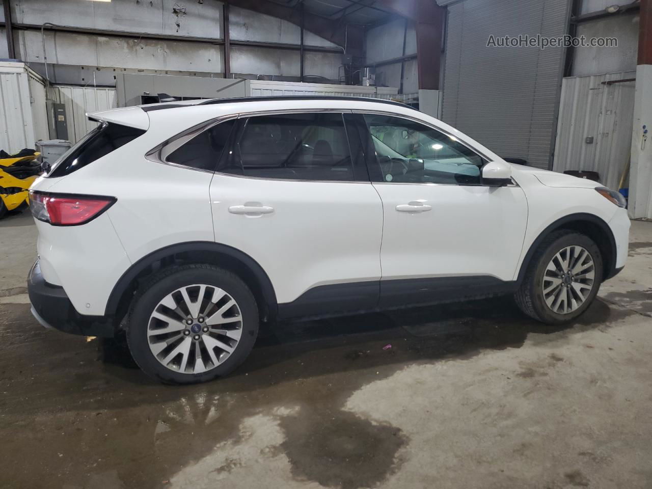 2021 Ford Escape Titanium White vin: 1FMCU9J9XMUA70912