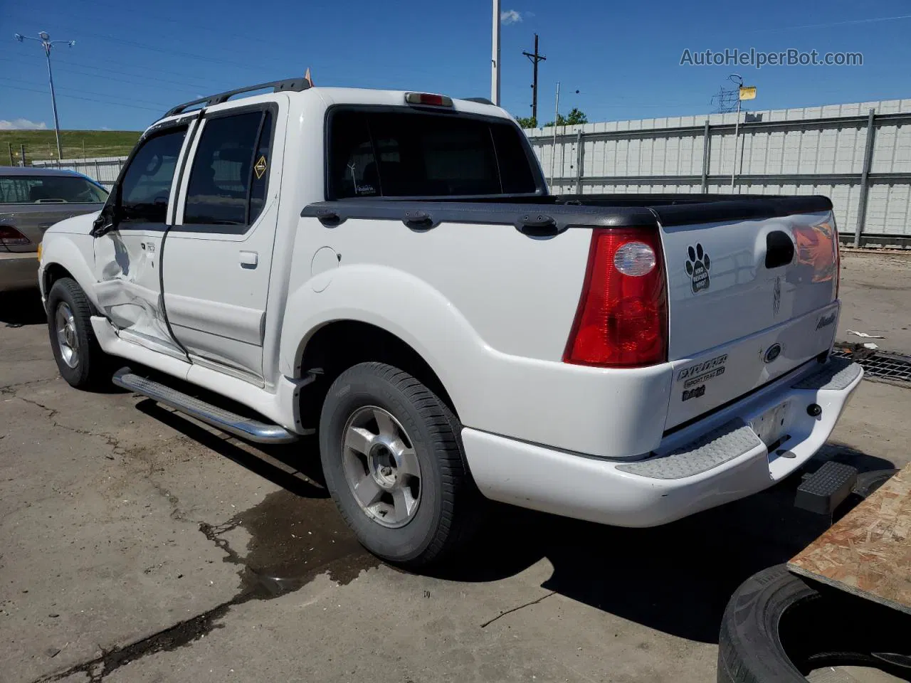 2005 Ford Explorer Sport Trac  White vin: 1FMDU77K15UB60292