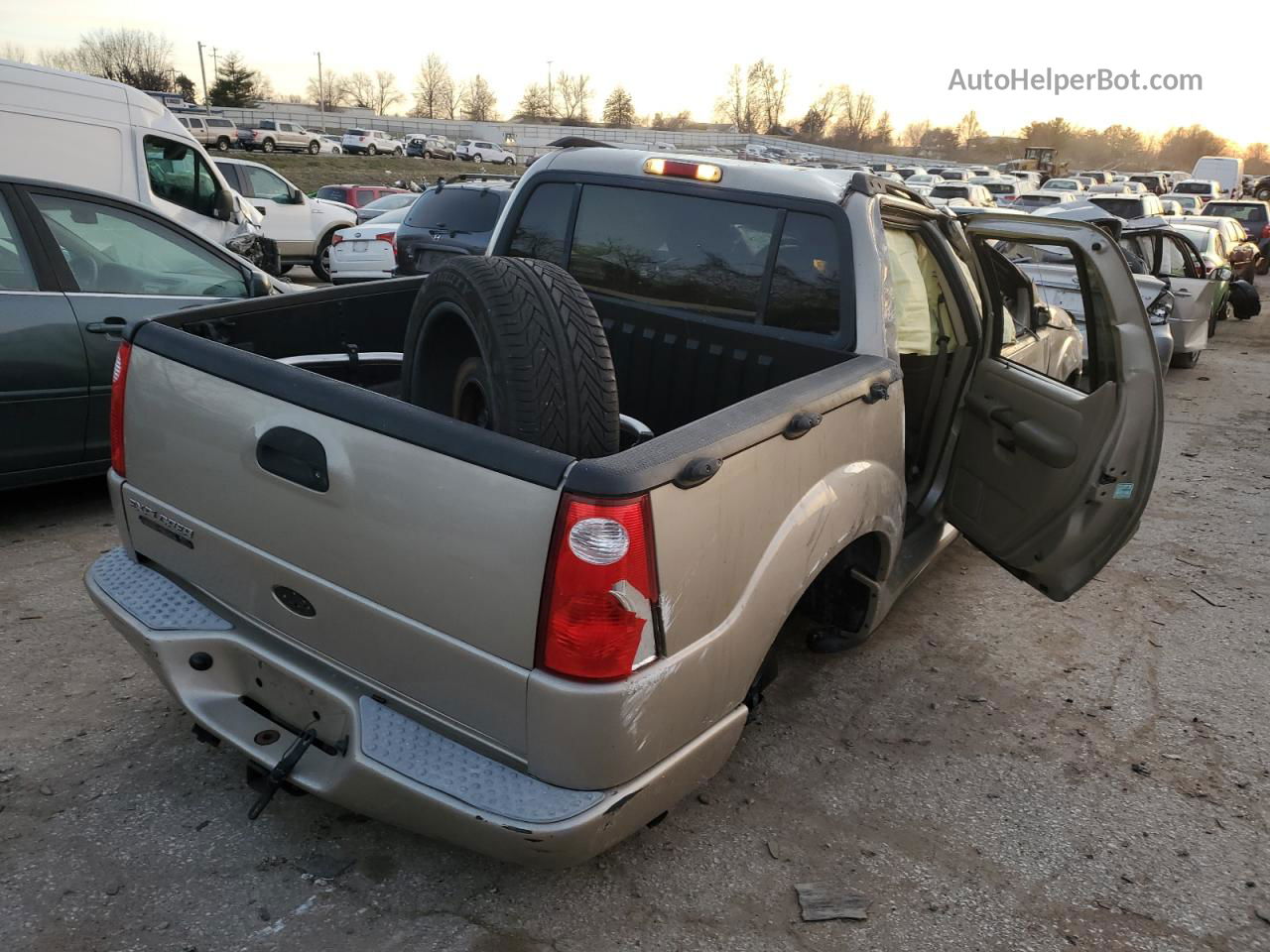 2005 Ford Explorer Sport Trac  Золотой vin: 1FMDU77K45UA47727