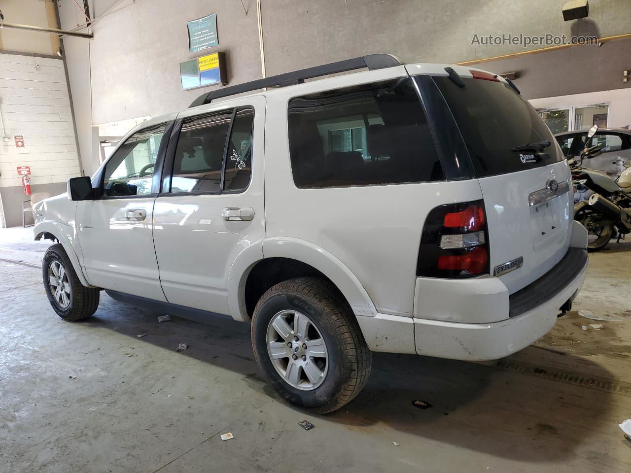 2010 Ford Explorer Xlt White vin: 1FMEU6DE4AUB02460