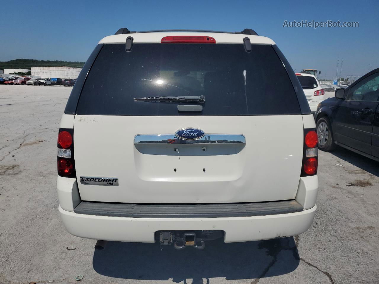 2010 Ford Explorer Xlt White vin: 1FMEU6DE6AUA85712