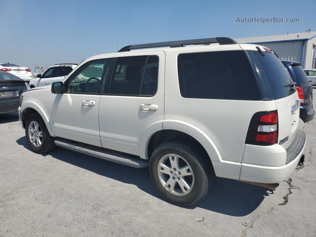 2010 Ford Explorer Xlt White vin: 1FMEU6DE6AUA85712