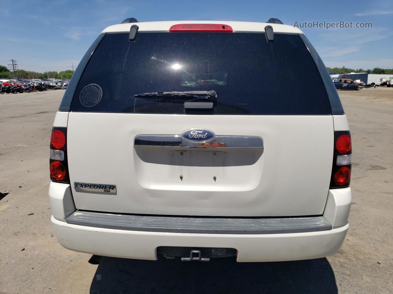 2010 Ford Explorer Xlt White vin: 1FMEU6DE8AUA61279