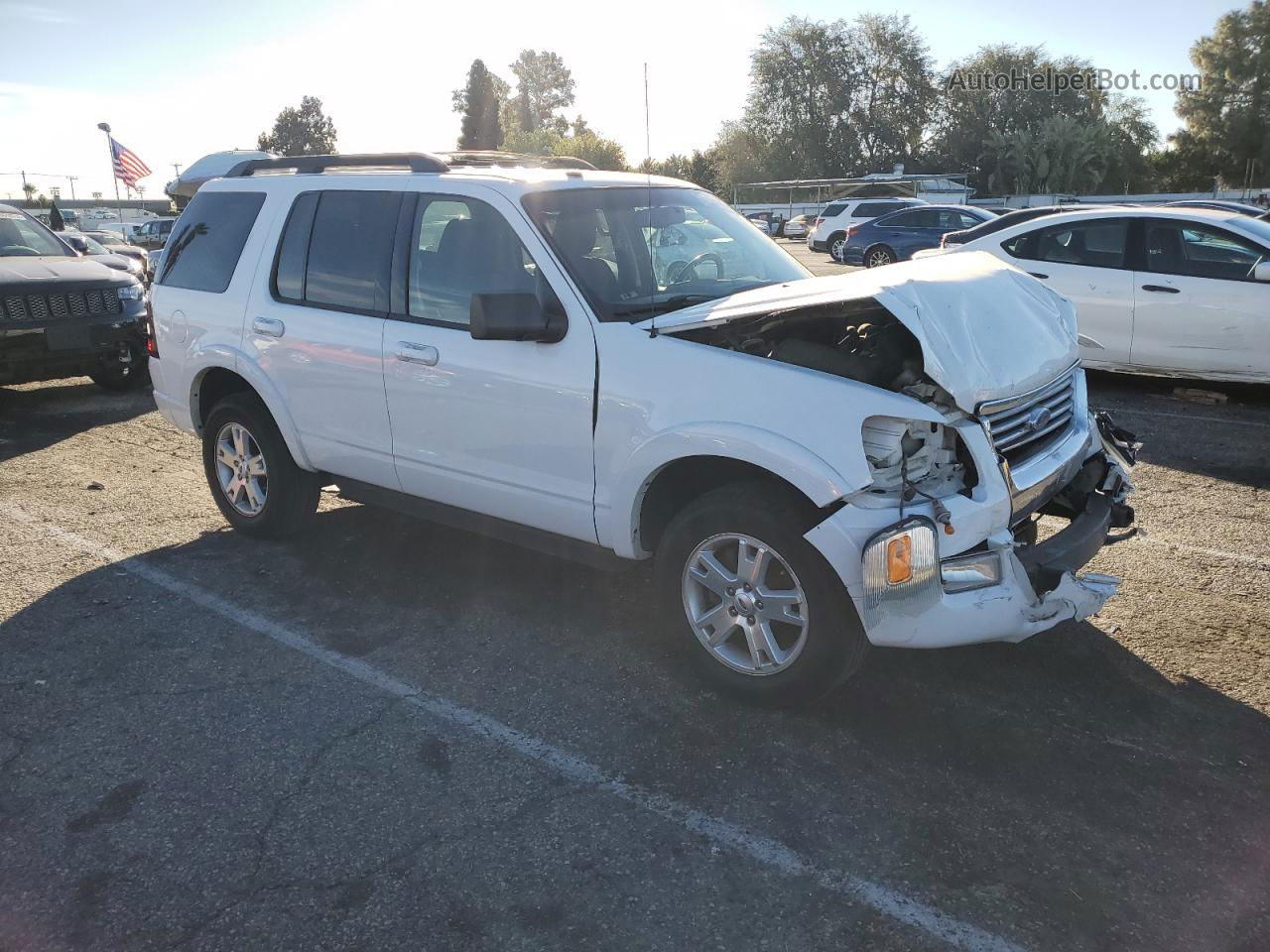 2010 Ford Explorer Xlt White vin: 1FMEU7D85AUA84650