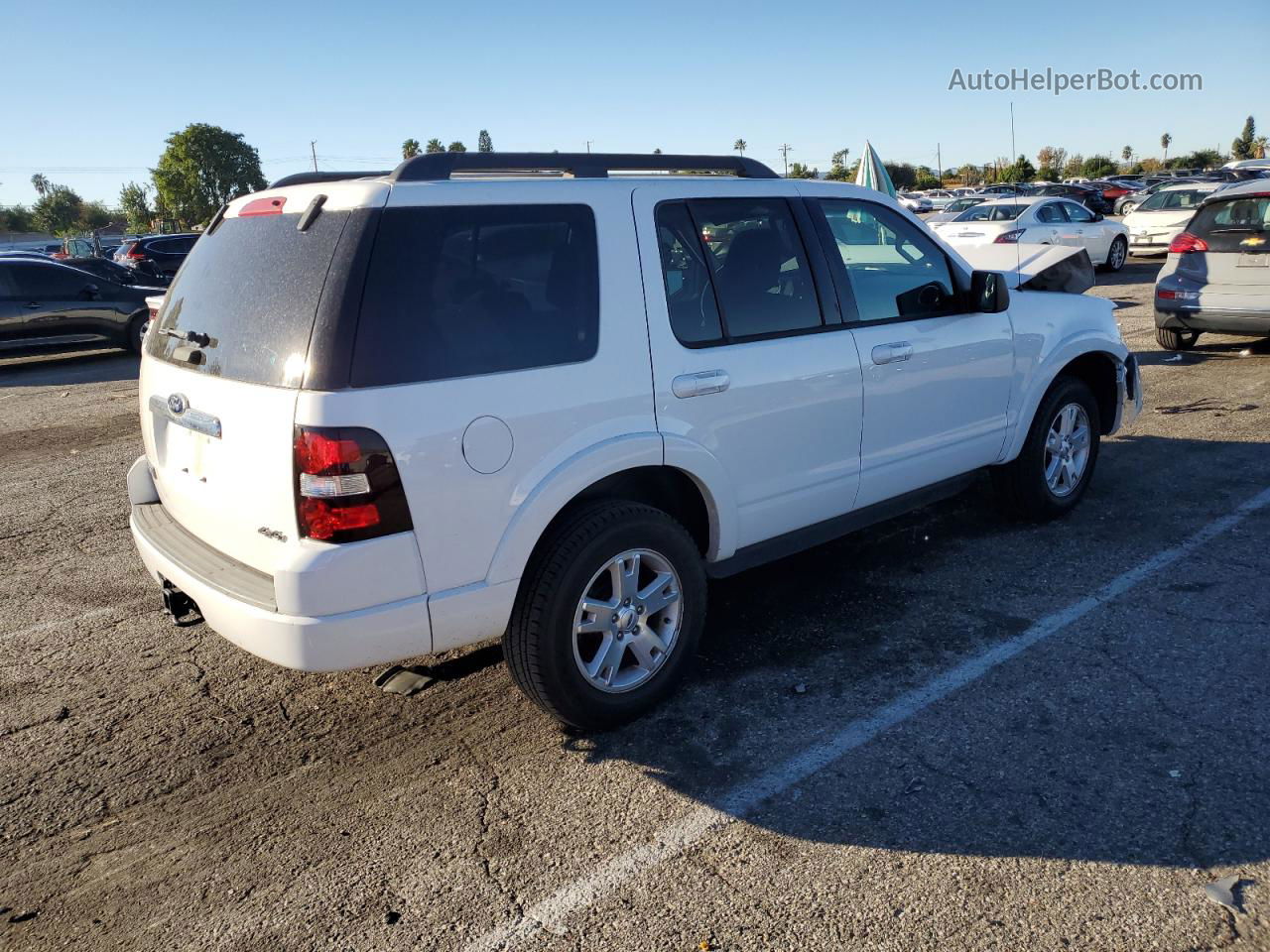 2010 Ford Explorer Xlt White vin: 1FMEU7D85AUA84650