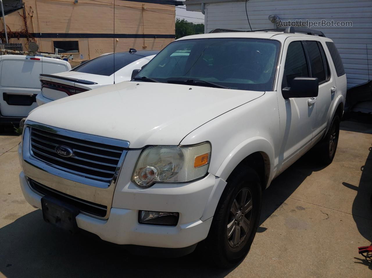 2010 Ford Explorer Xlt White vin: 1FMEU7DE4AUA28267