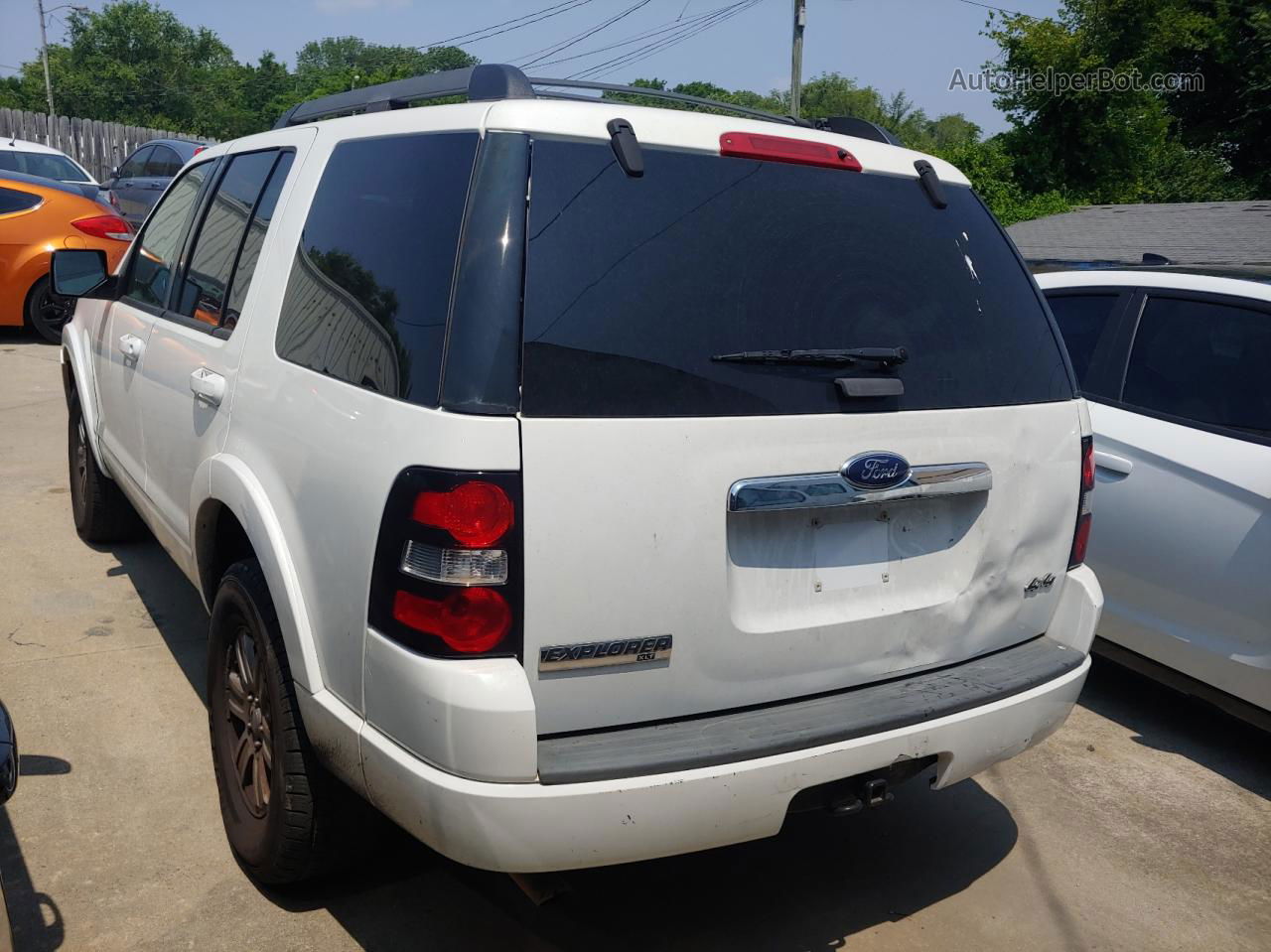 2010 Ford Explorer Xlt White vin: 1FMEU7DE4AUA28267