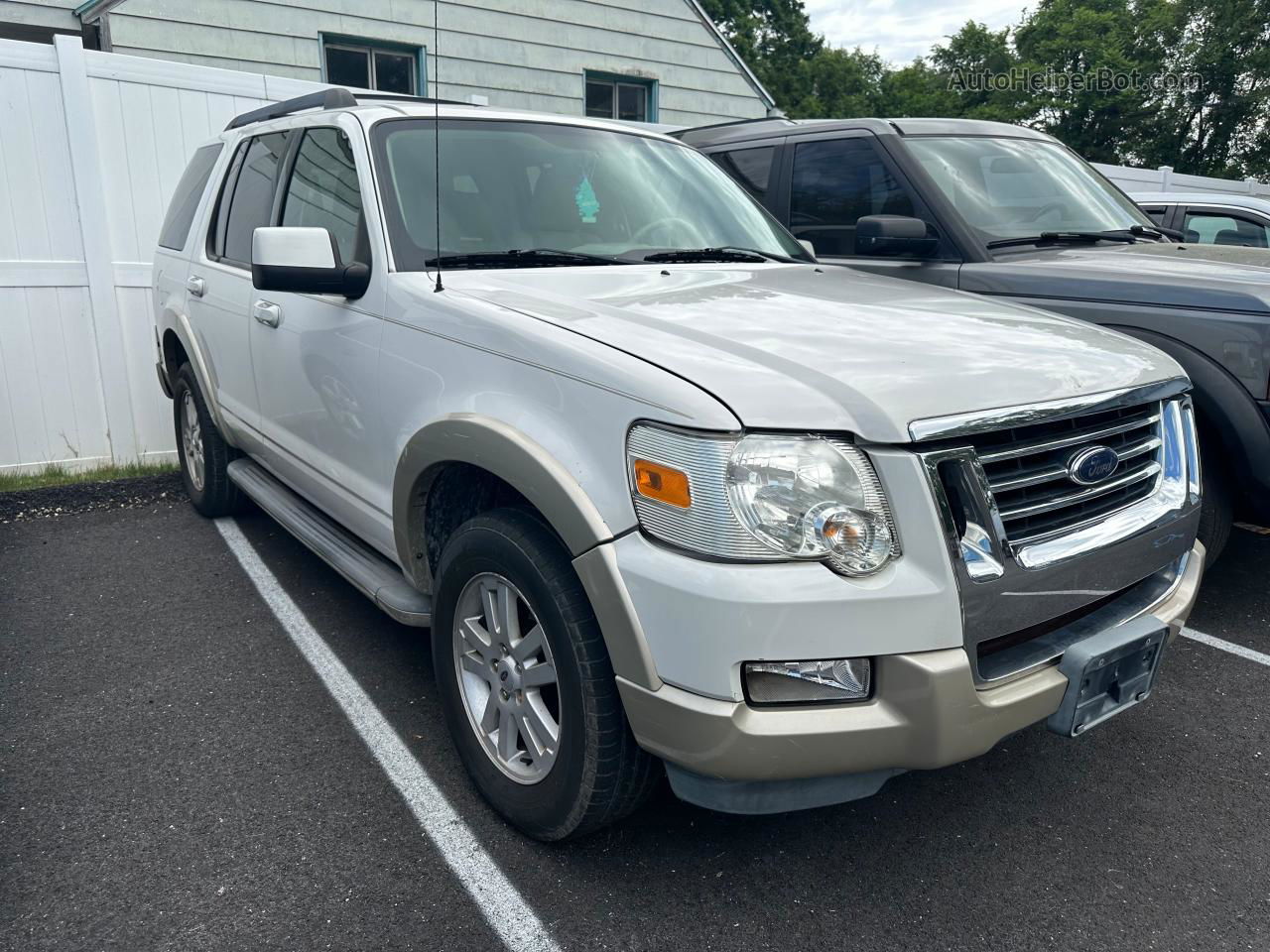 2010 Ford Explorer Eddie Bauer White vin: 1FMEU7EE8AUA40792