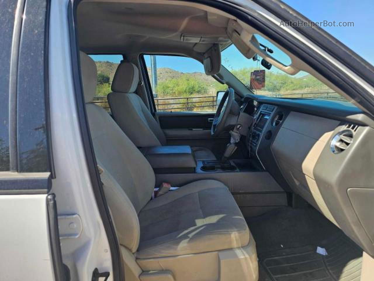 2007 Ford Expedition Xlt Белый vin: 1FMFU15567LA51242