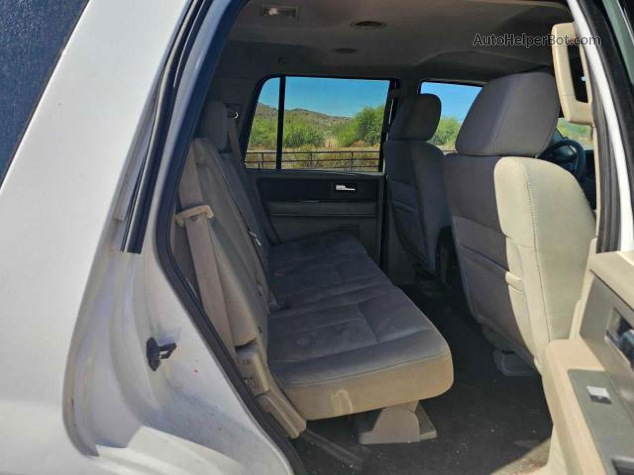 2007 Ford Expedition Xlt Белый vin: 1FMFU15567LA51242