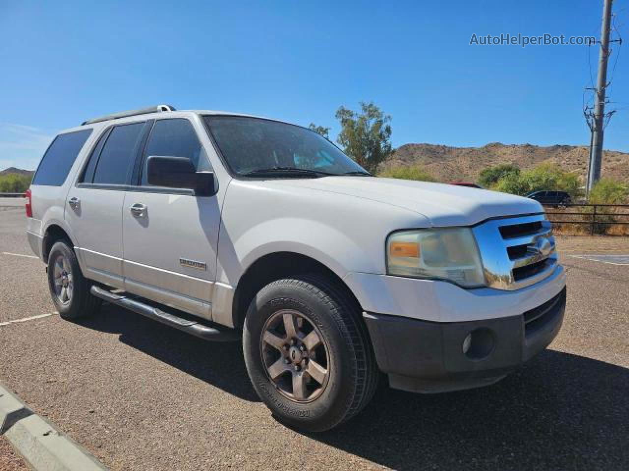 2007 Ford Expedition Xlt Белый vin: 1FMFU15567LA51242