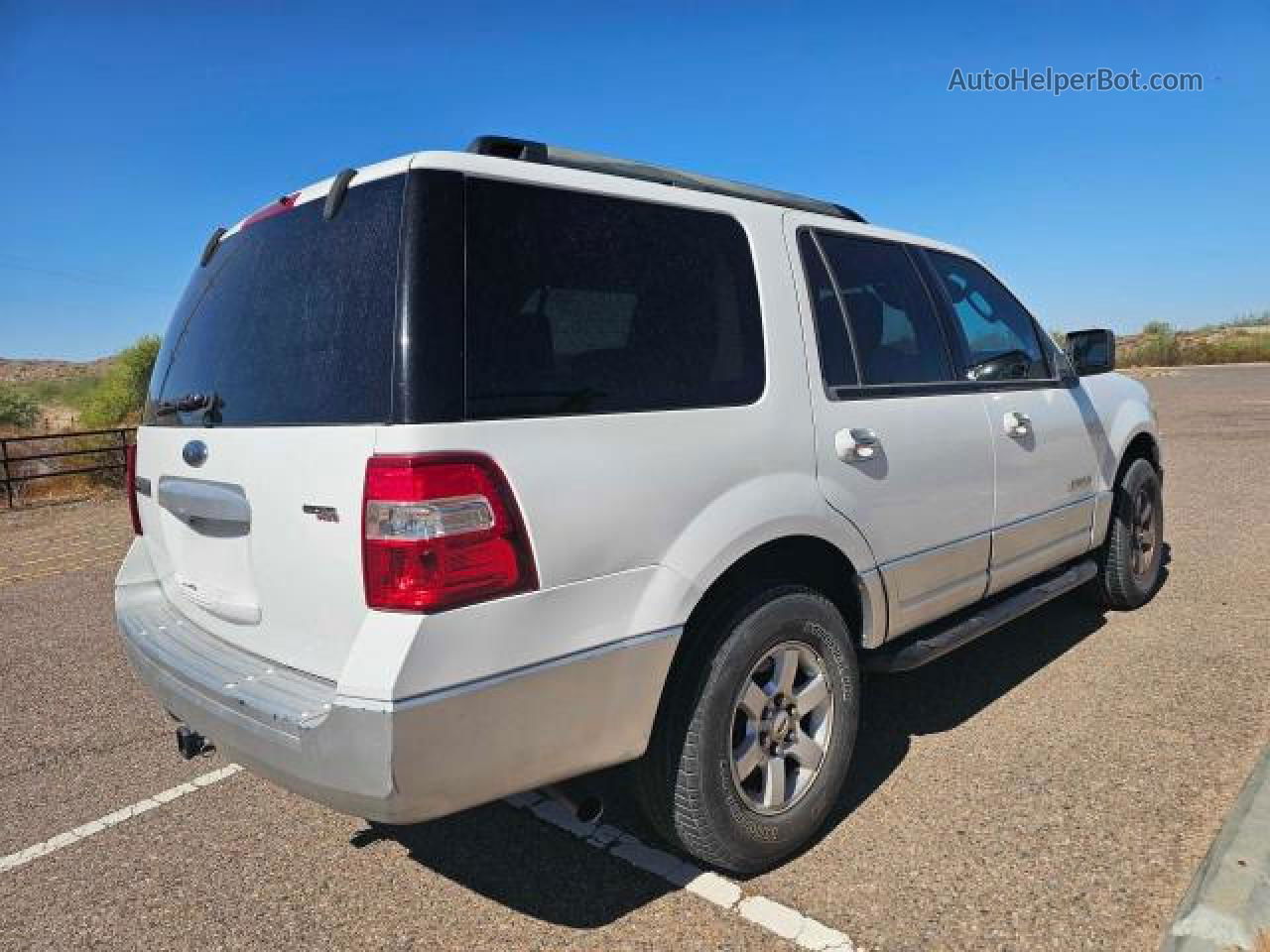 2007 Ford Expedition Xlt Белый vin: 1FMFU15567LA51242