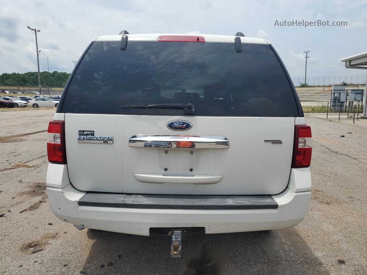 2008 Ford Expedition Xlt White vin: 1FMFU15588LA60011