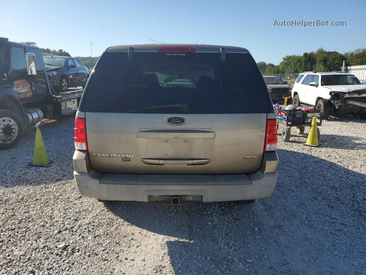 2003 Ford Expedition Xlt Gold vin: 1FMFU15L33LB45667