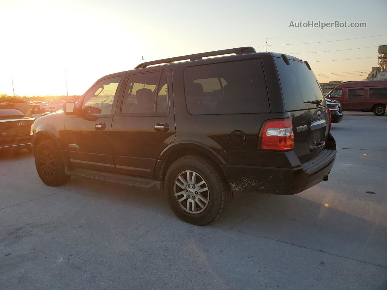 2008 Ford Expedition Xlt Черный vin: 1FMFU16518LA18746