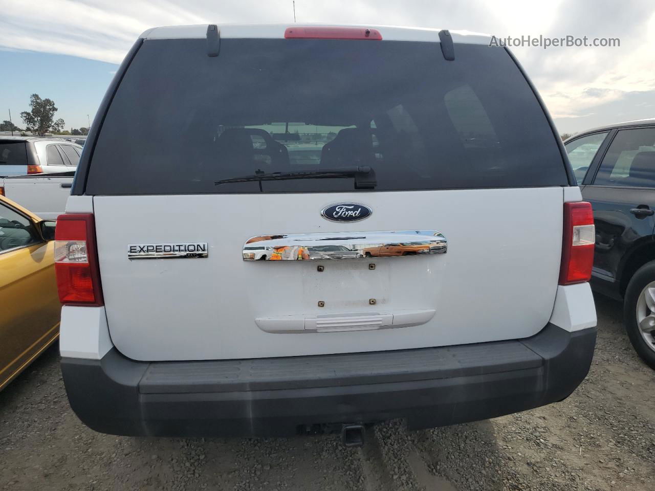 2007 Ford Expedition Xlt White vin: 1FMFU16537LA68059