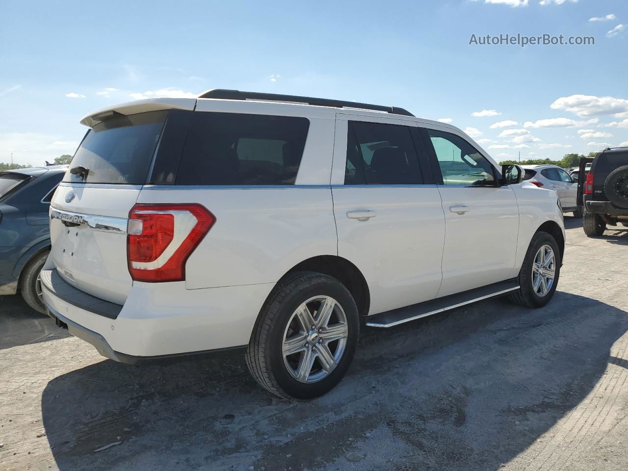 2018 Ford Expedition Xlt White vin: 1FMJU1JT5JEA62310