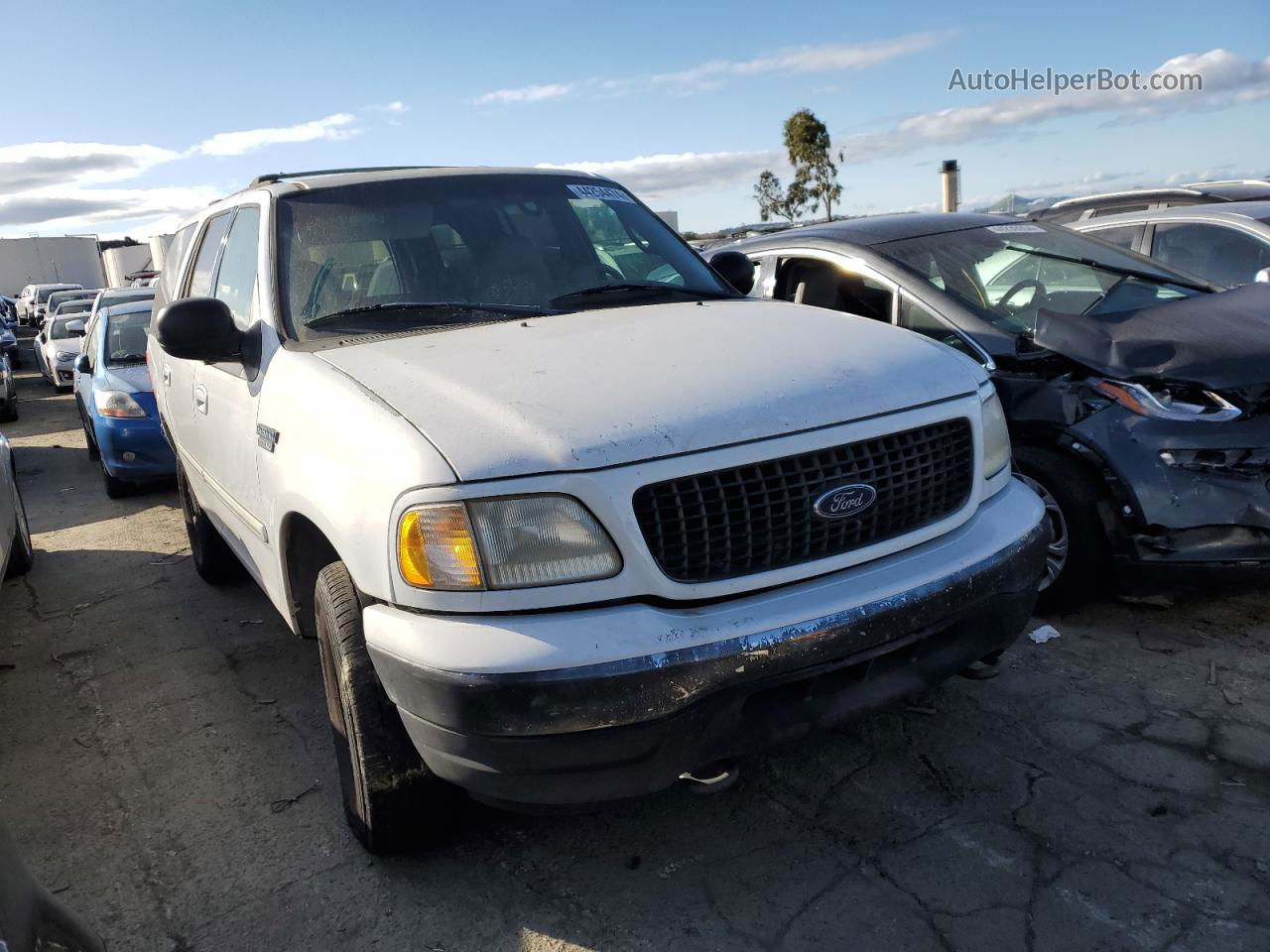 2000 Ford Expedition Xlt White vin: 1FMPU16L2YLB56430