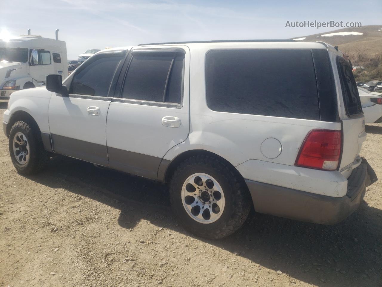 2003 Ford Expedition Xlt Белый vin: 1FMPU16L43LC08066