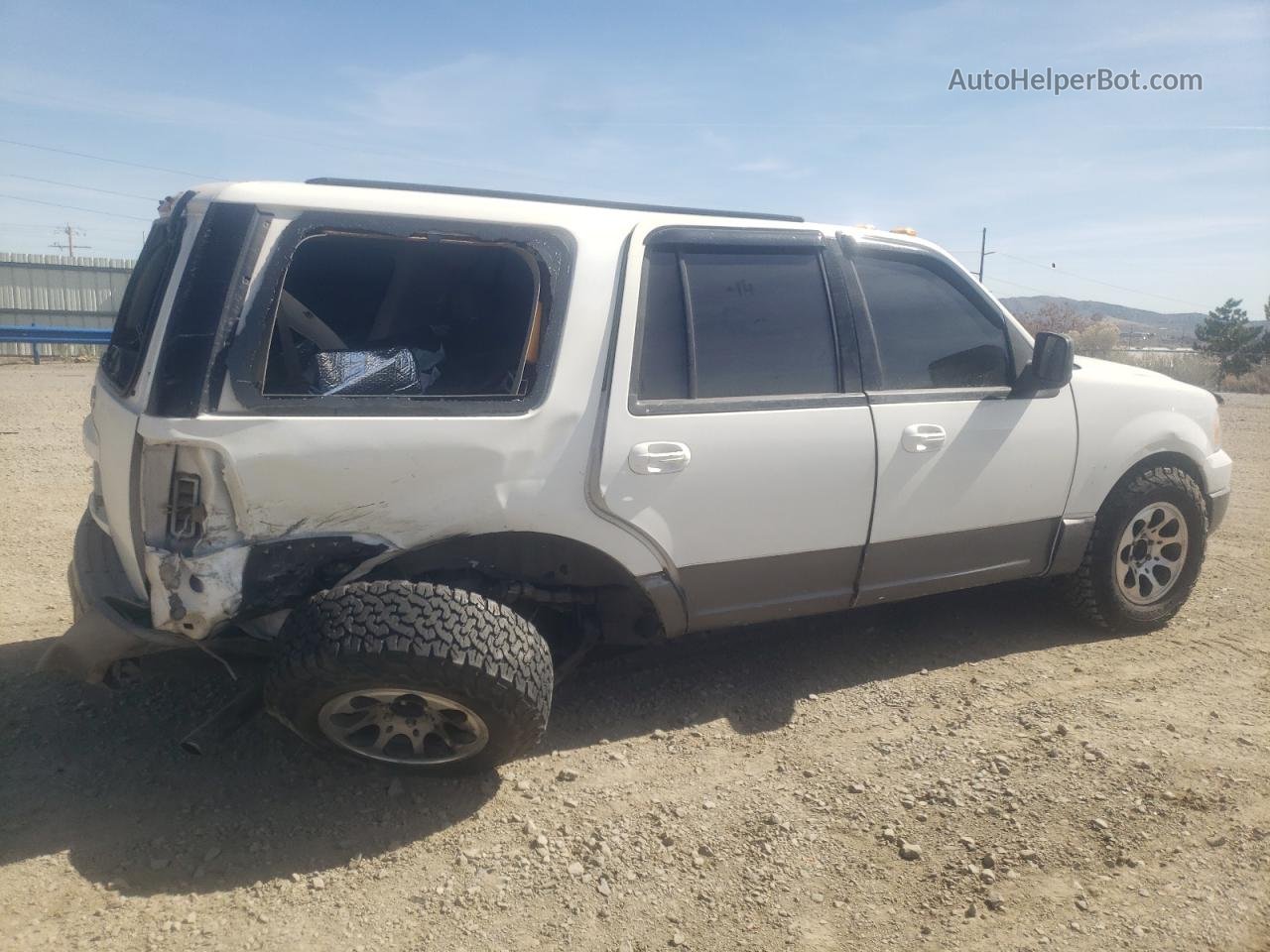 2003 Ford Expedition Xlt White vin: 1FMPU16L43LC08066