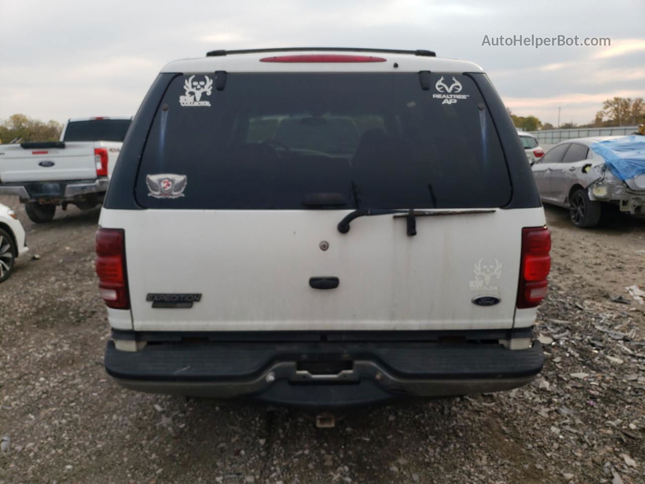 2000 Ford Expedition Xlt White vin: 1FMPU16L6YLA19474