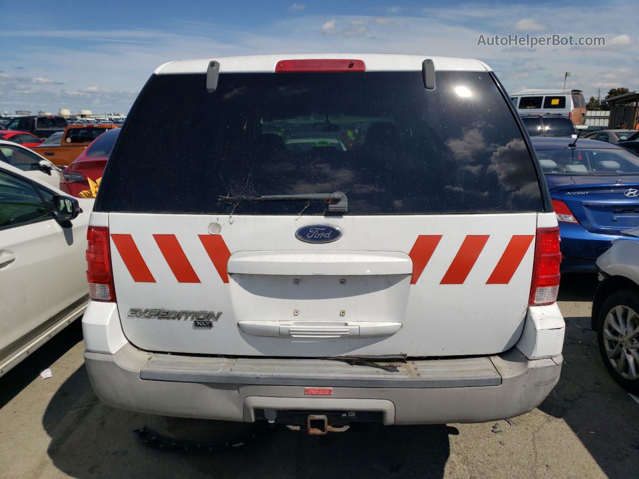 2003 Ford Expedition Xlt White vin: 1FMPU16L73LC42101