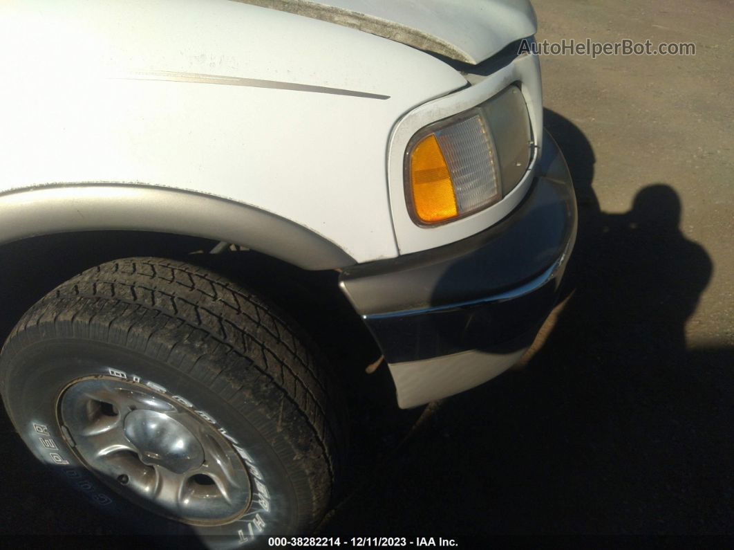 2000 Ford Expedition Eddie Bauer White vin: 1FMPU18L3YLB00624