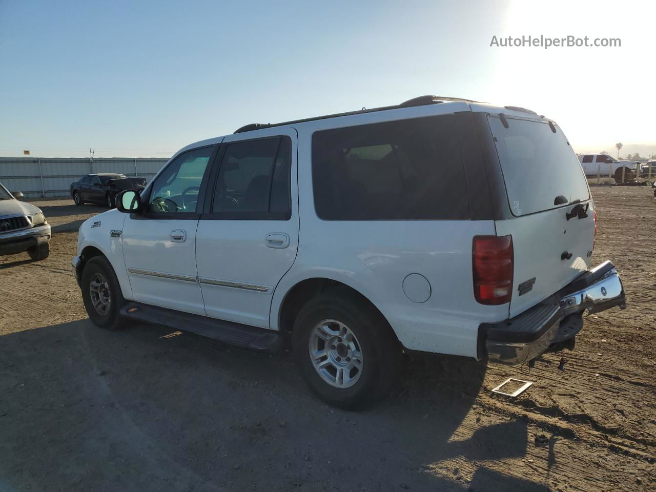 2000 Ford Expedition Xlt White vin: 1FMRU1564YLA17307