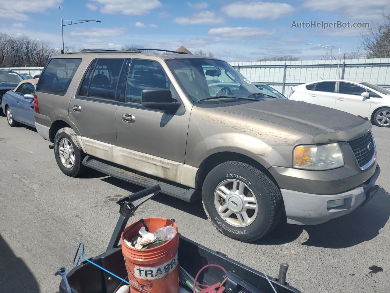 2003 Ford Expedition Xlt Gold vin: 1FMRU15W13LB87679