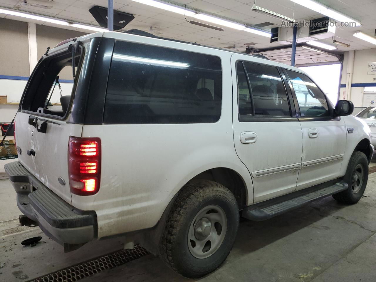 2000 Ford Expedition Xlt White vin: 1FMRU1666YLB52190