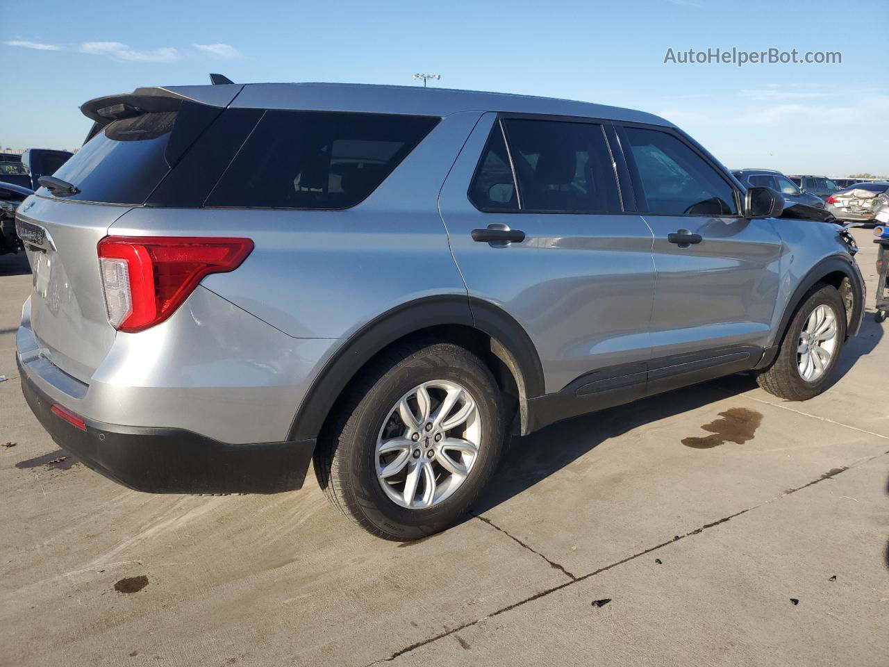 2021 Ford Explorer  Silver vin: 1FMSK7BH1MGA40160