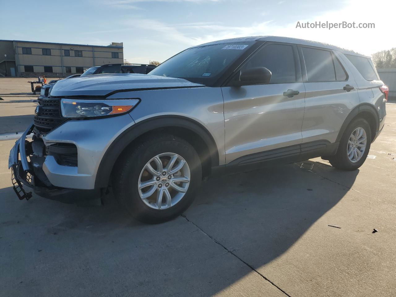 2021 Ford Explorer  Silver vin: 1FMSK7BH1MGA40160