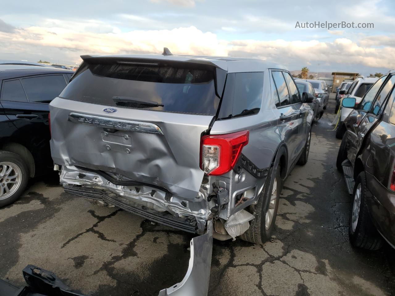 2021 Ford Explorer  Silver vin: 1FMSK7BH2MGA06177