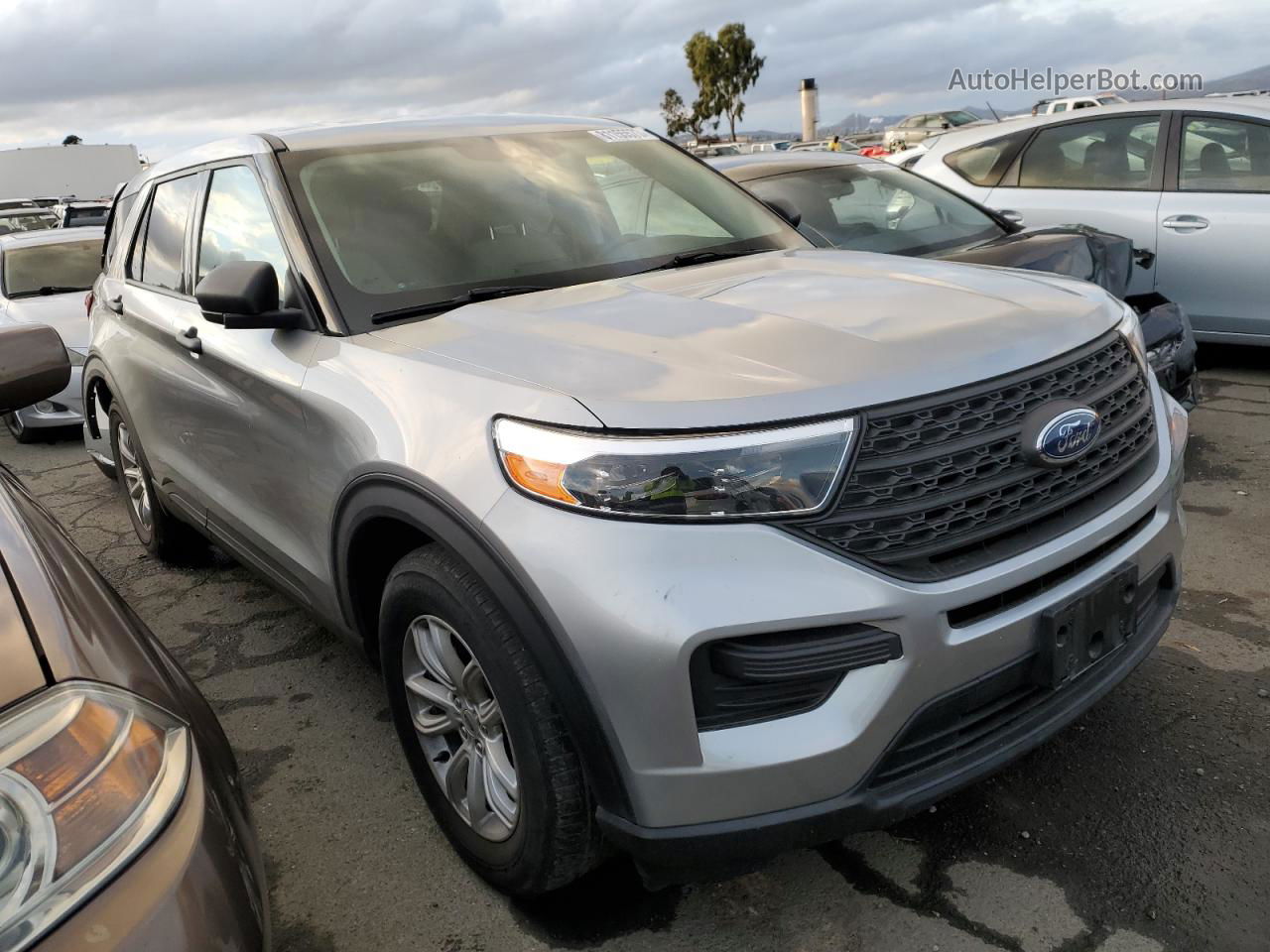 2021 Ford Explorer  Silver vin: 1FMSK7BH2MGA06177