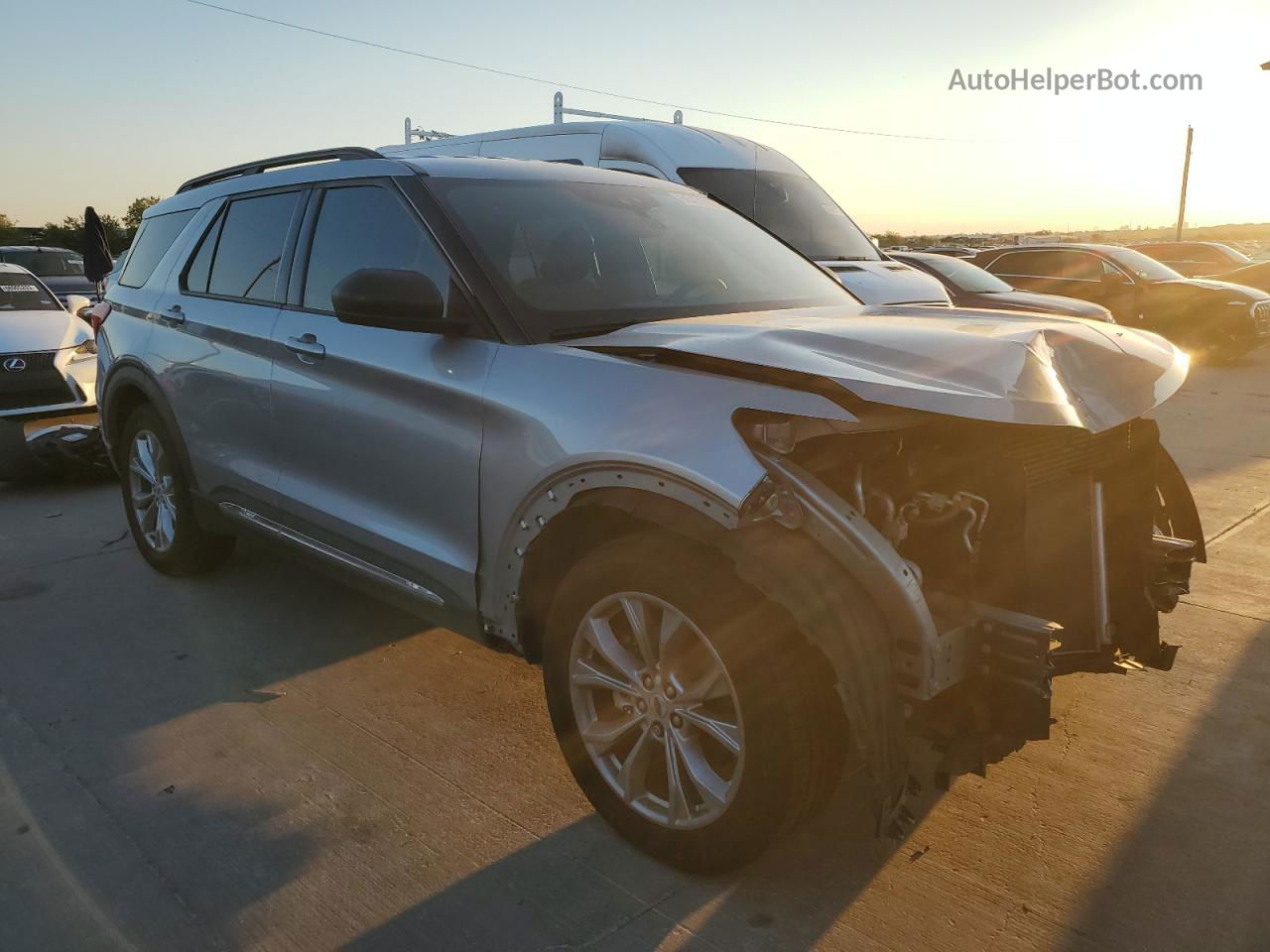 2020 Ford Explorer Xlt Серебряный vin: 1FMSK7DH3LGA14171