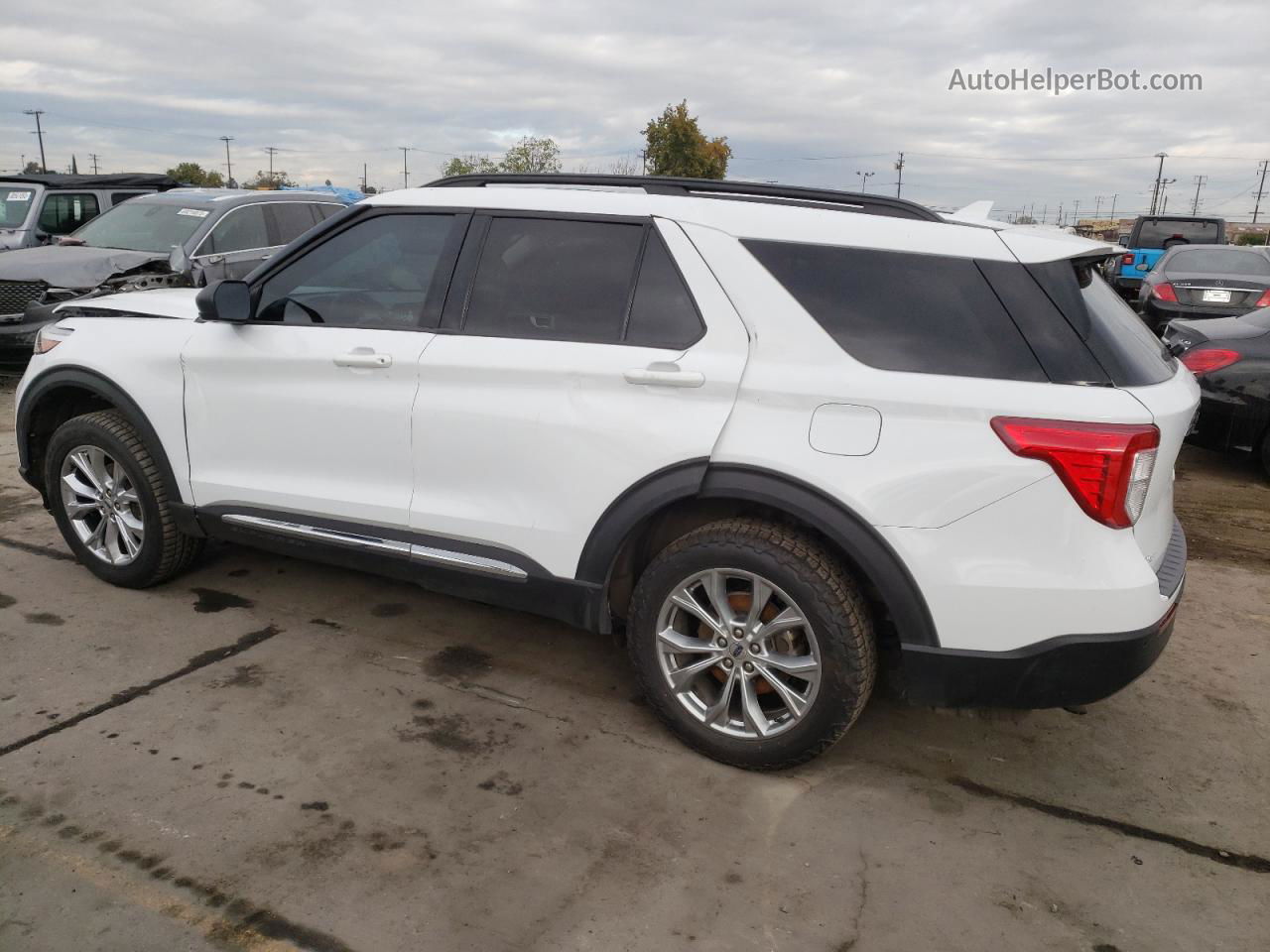 2020 Ford Explorer Xlt White vin: 1FMSK8DH9LGD06865