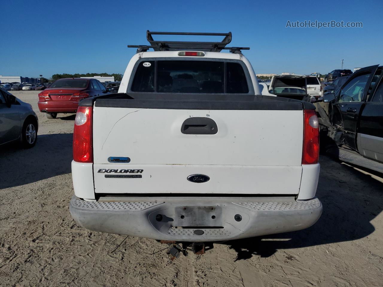 2005 Ford Explorer Sport Trac  White vin: 1FMZU67K05UA23540