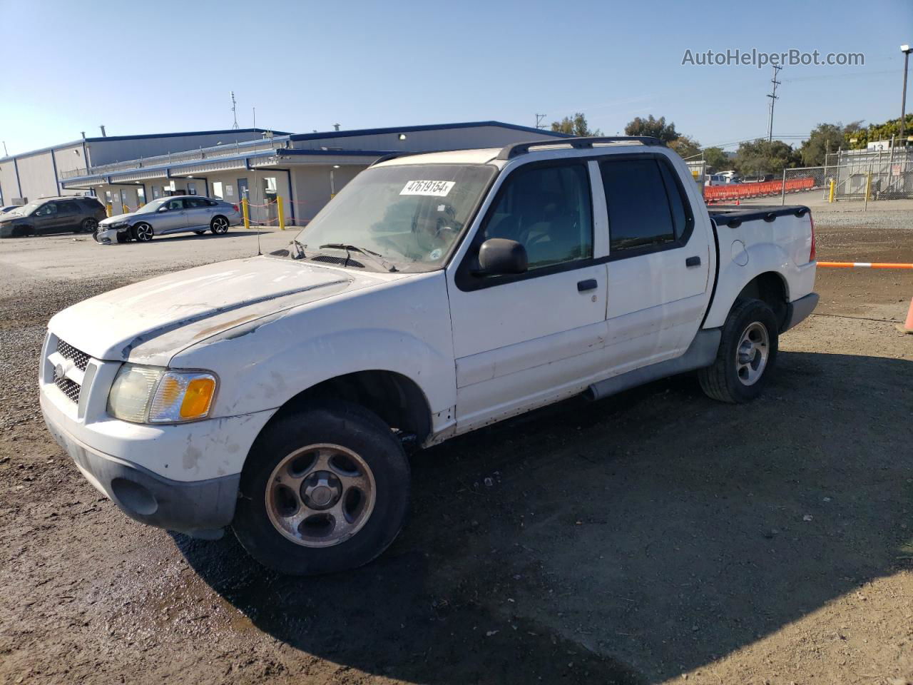 2005 Ford Explorer Sport Trac  White vin: 1FMZU67K15UA12739