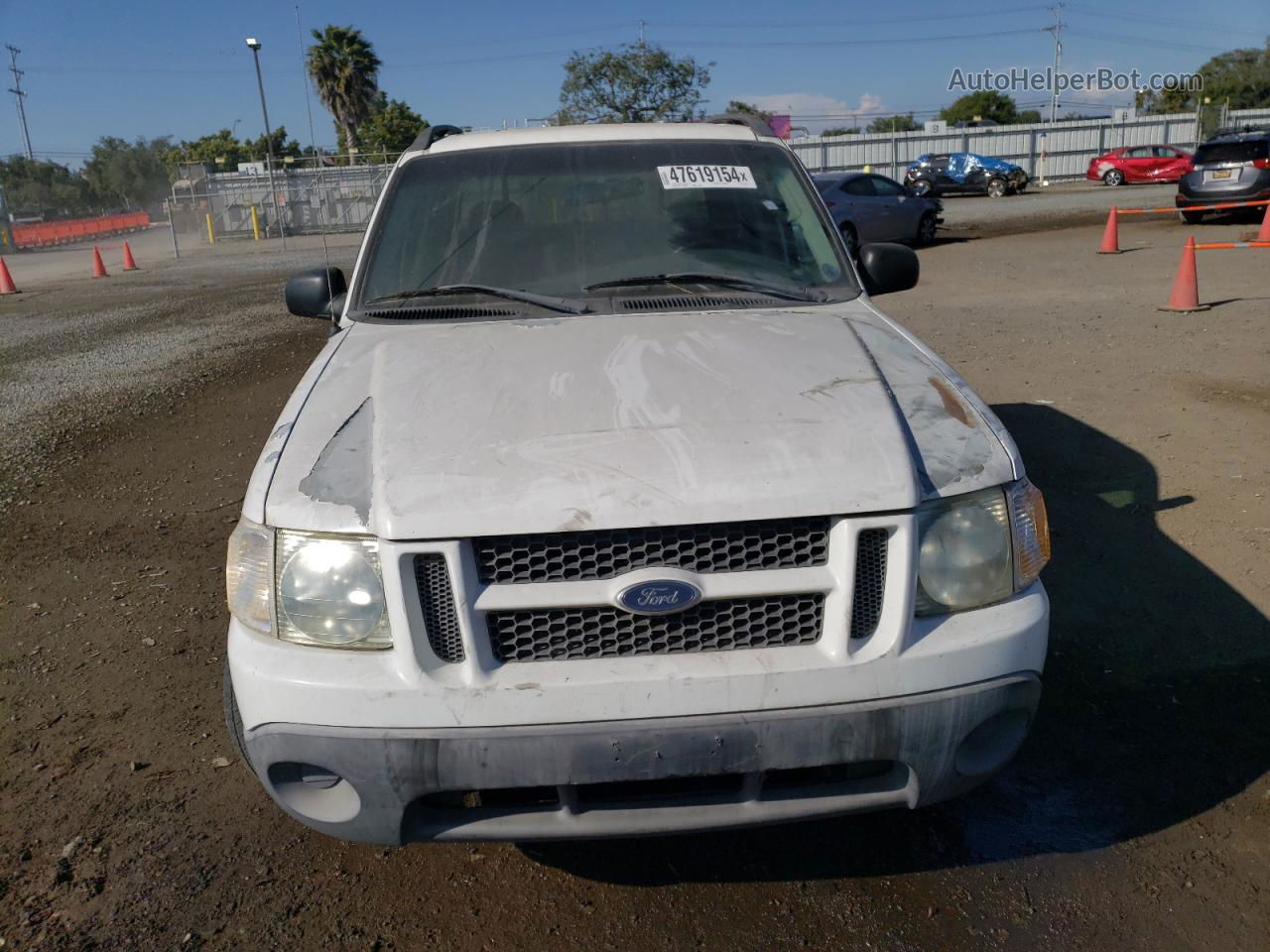 2005 Ford Explorer Sport Trac  White vin: 1FMZU67K15UA12739