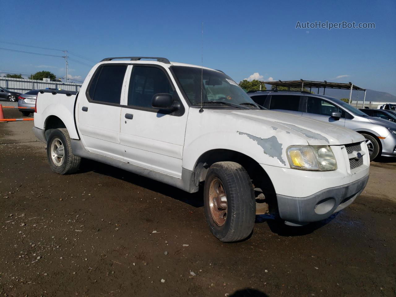 2005 Ford Explorer Sport Trac  White vin: 1FMZU67K15UA12739