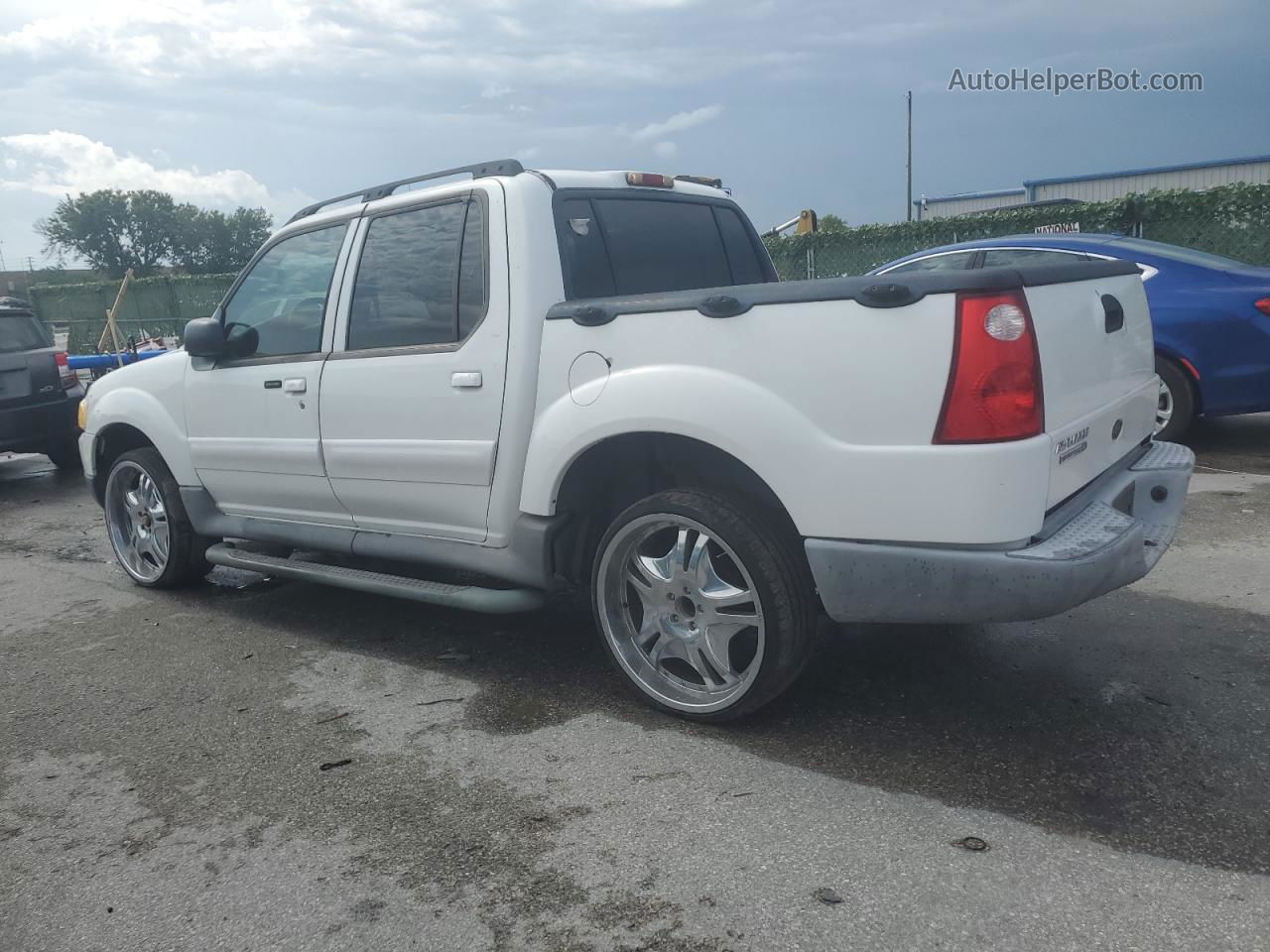 2005 Ford Explorer Sport Trac  White vin: 1FMZU67K35UA88169