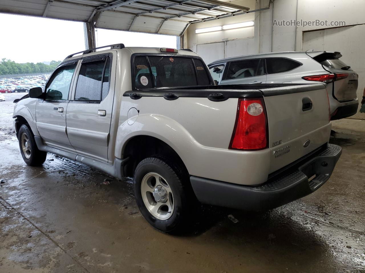 2005 Ford Explorer Sport Trac  Silver vin: 1FMZU67K65UB69733