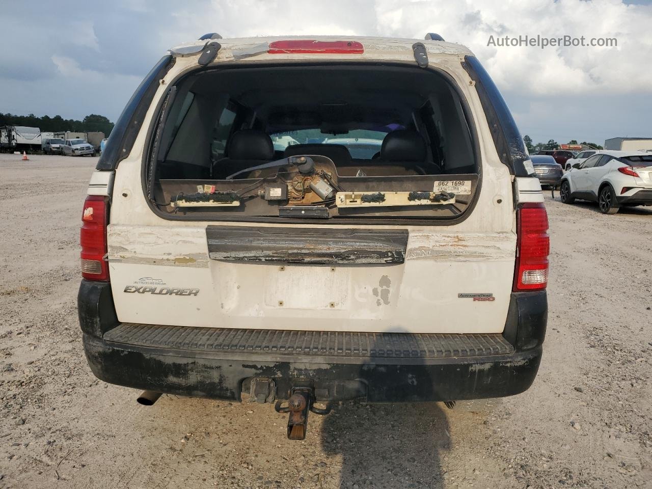 2005 Ford Explorer Xls White vin: 1FMZU72K95ZA58951