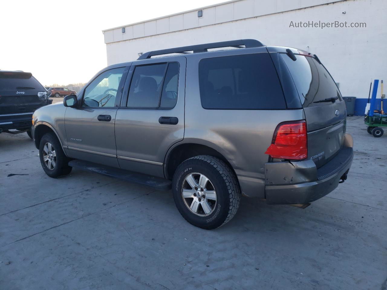 2005 Ford Explorer Xlt Gold vin: 1FMZU73E95ZA62104