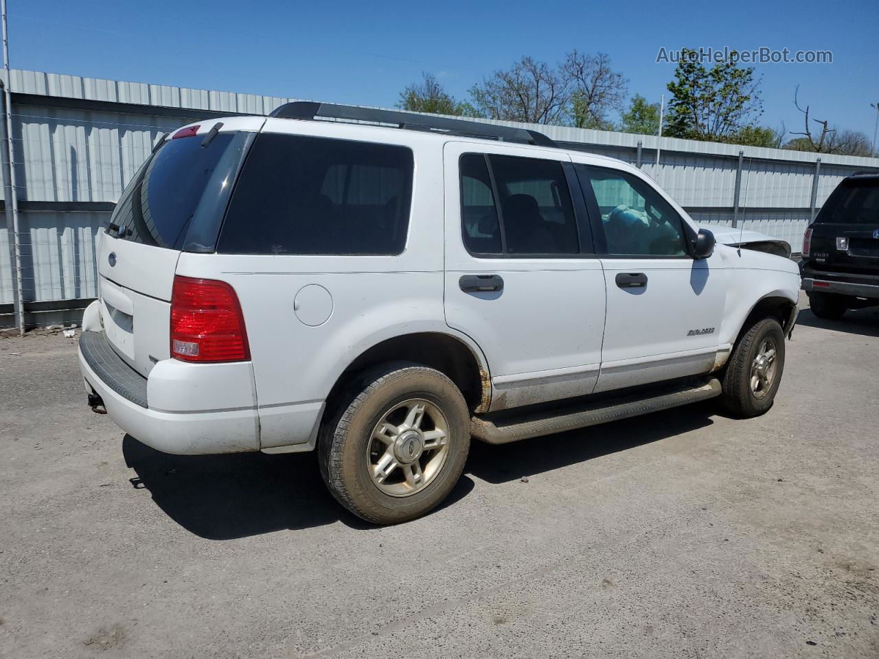 2005 Ford Explorer Xlt White vin: 1FMZU73K05UA45890