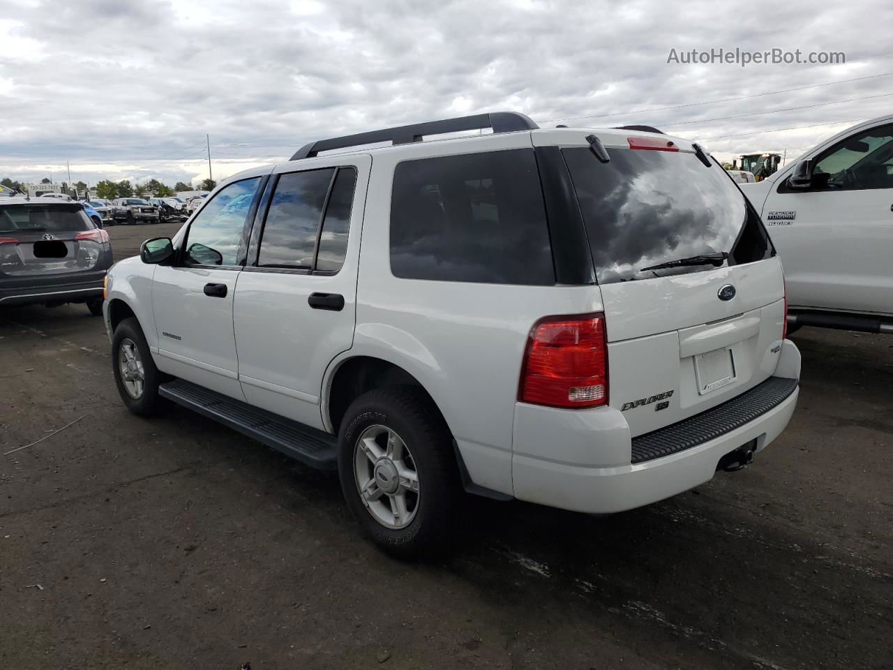 2005 Ford Explorer Xlt White vin: 1FMZU73K55ZA35794