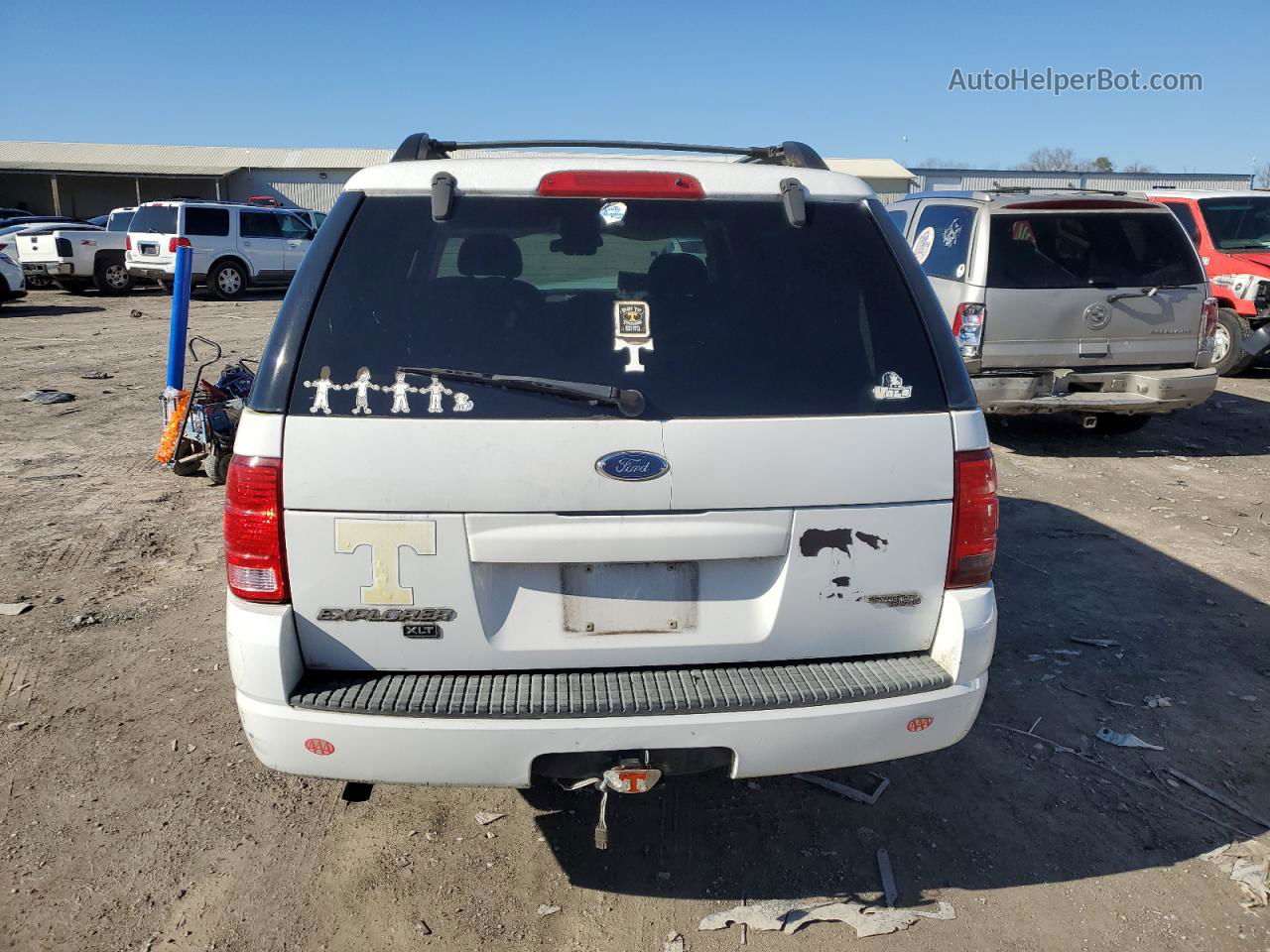 2005 Ford Explorer Xlt White vin: 1FMZU73K85UA60427