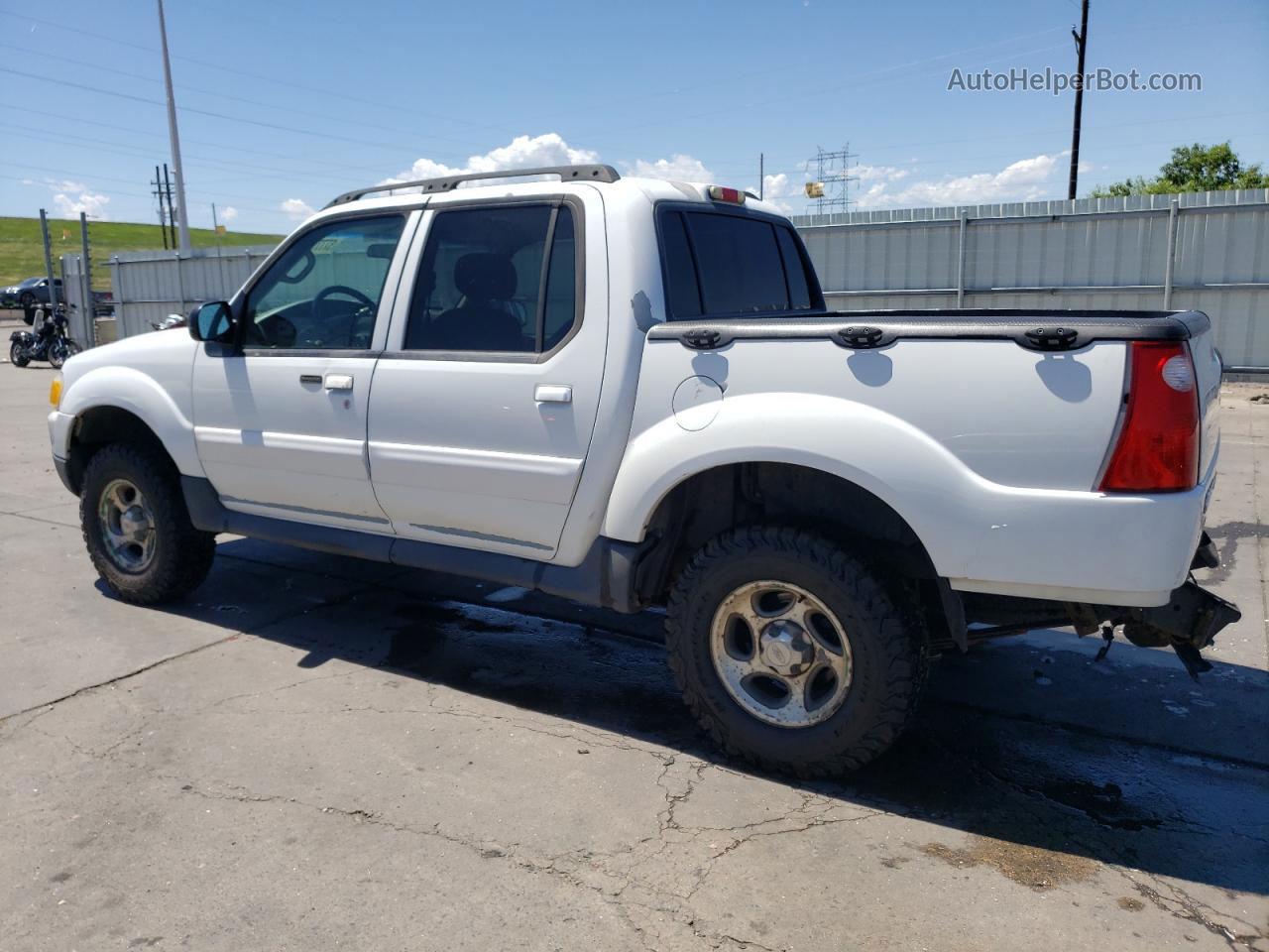 2005 Ford Explorer Sport Trac  White vin: 1FMZU77K75UB44880